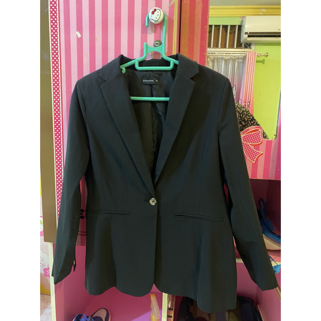 Preloved The Executive Jas Cardigan Hitam Formal Wanita