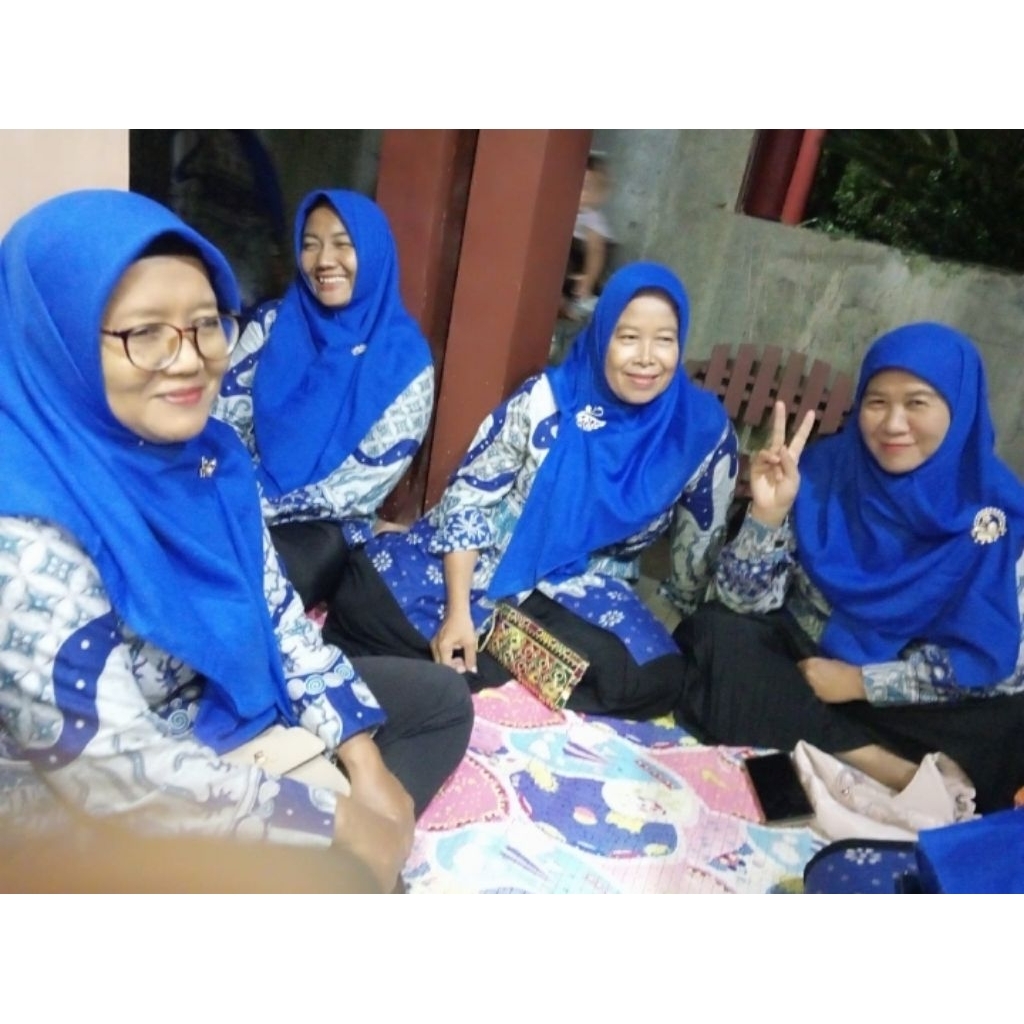 jilbab/kerudung segiempat biru elektrik/biru BCA TERMURAH