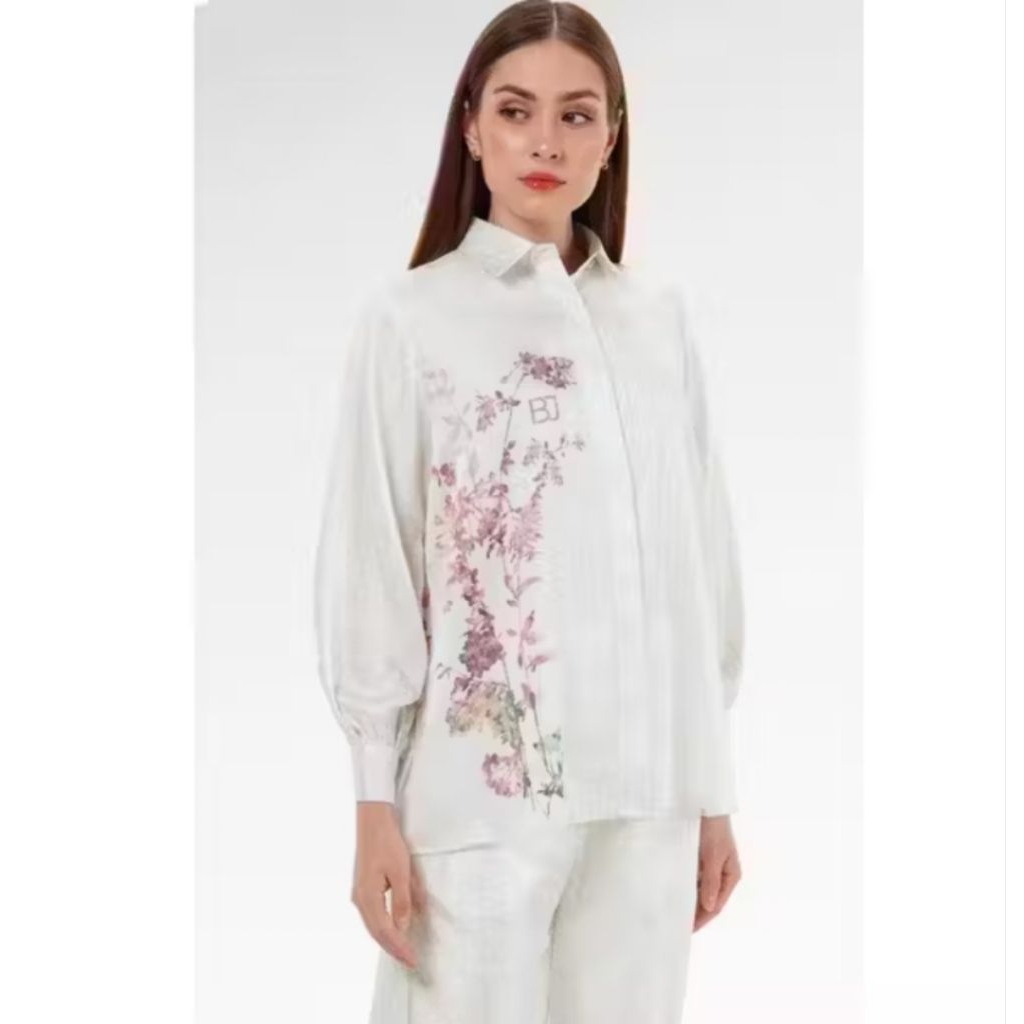 benang jarum viola basic shirt Lily XS split 875