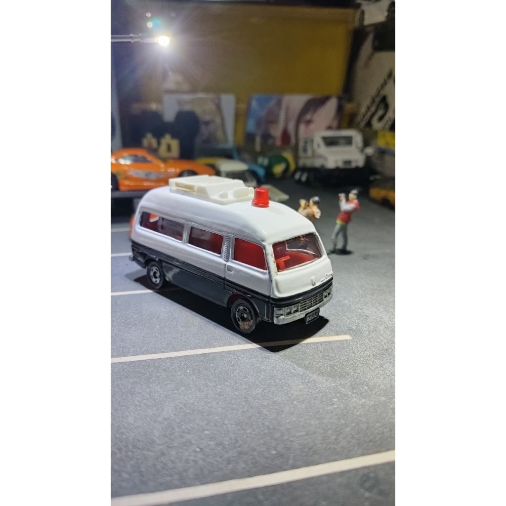 Tomica Nissan Caravan Patrol Car