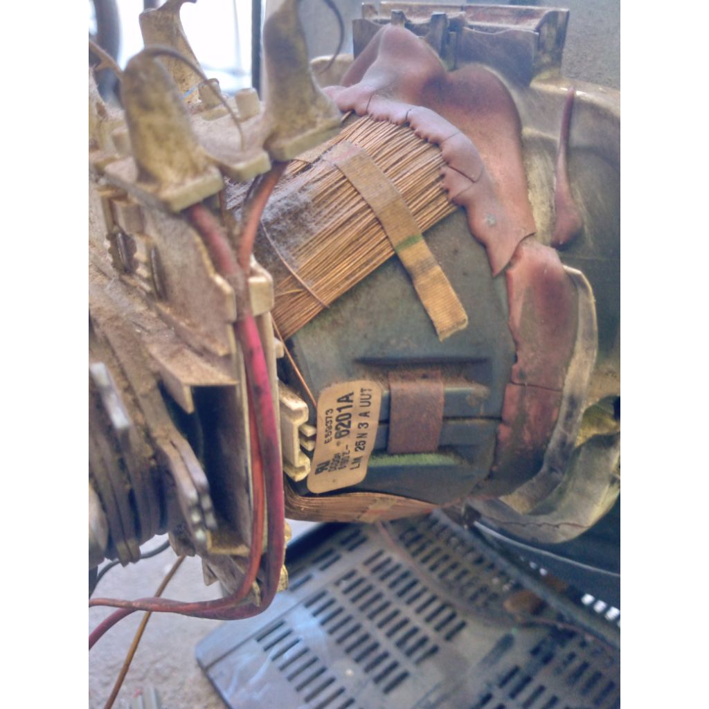 Yoke, konde TV tabung slim 14inc merk LG, normal.