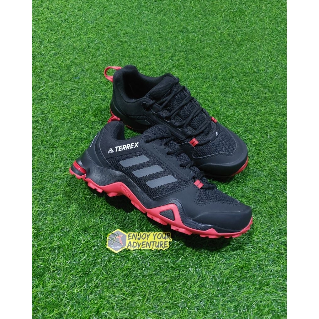 sepatu gunung trekking adidas size 41