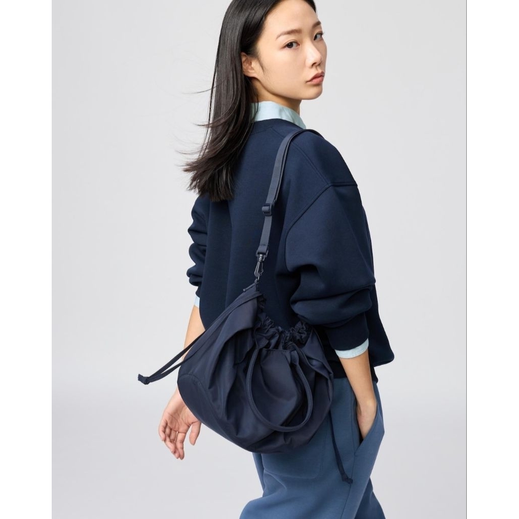 TAS SERUT UNIQLO C TAS BAHU DRAWSTRING UNIQLO C TAS SELEMPANG SHOULDER BAG CEWE COWO UNIQLO