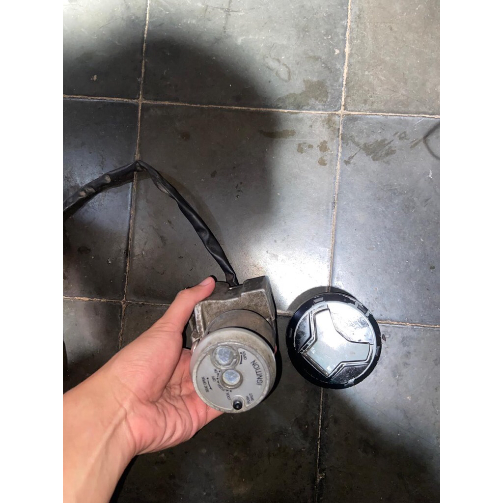 kunci kontak set Tutup tangki Nmax old