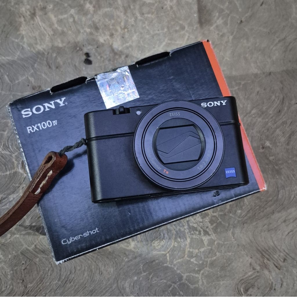Kamera Sony RX100 Mark IV second, tangan pertama