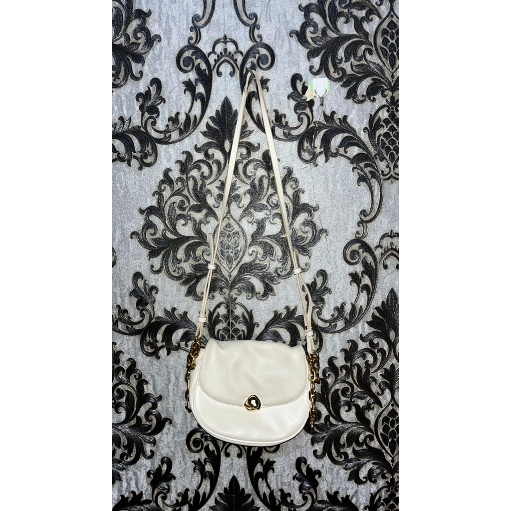 Charles & Keith Shoulder Bags White