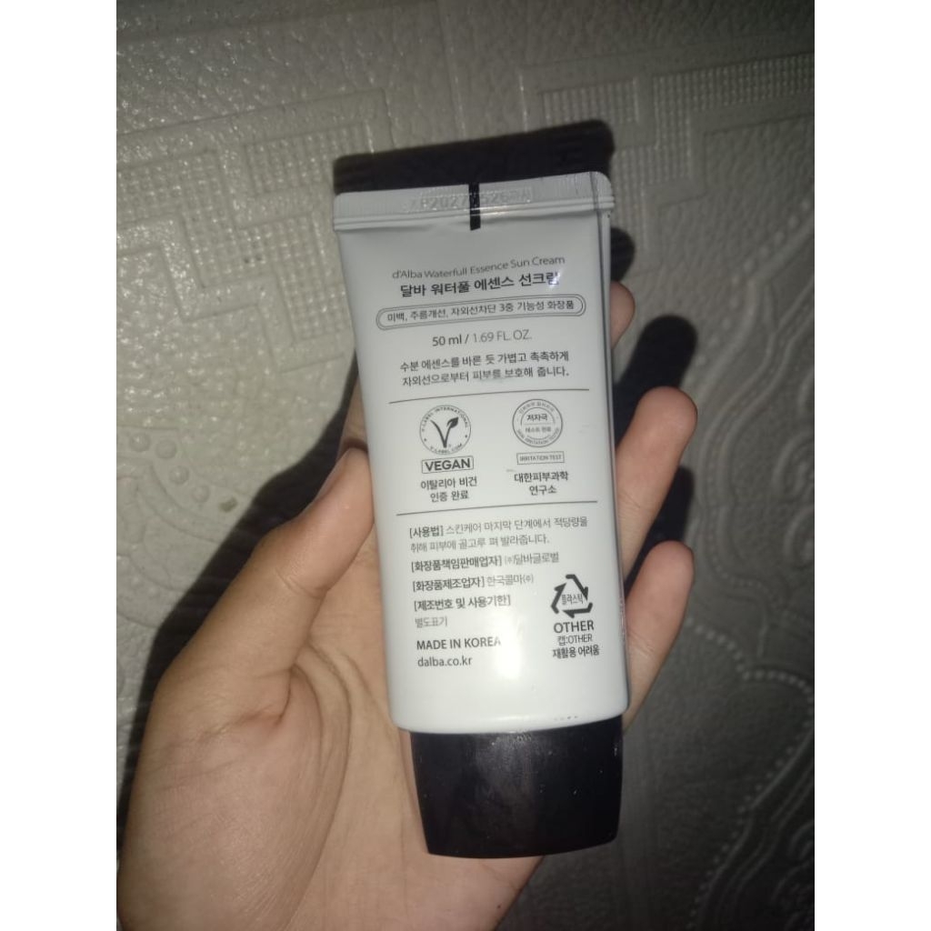 sunscreen,d'Alba(baca deskripsi)