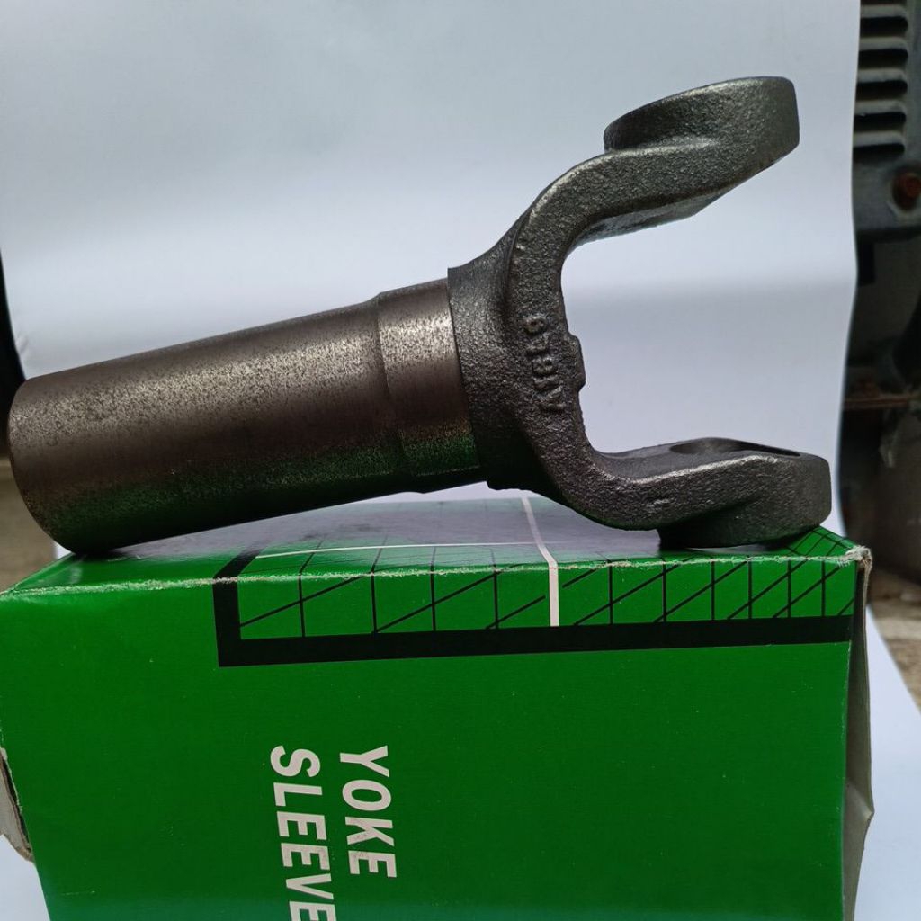 YOKE SLEEVE SAMBUNGAN KOPEL DYNA DUTRO HT 125  HT130 HINO 300 gigi 18