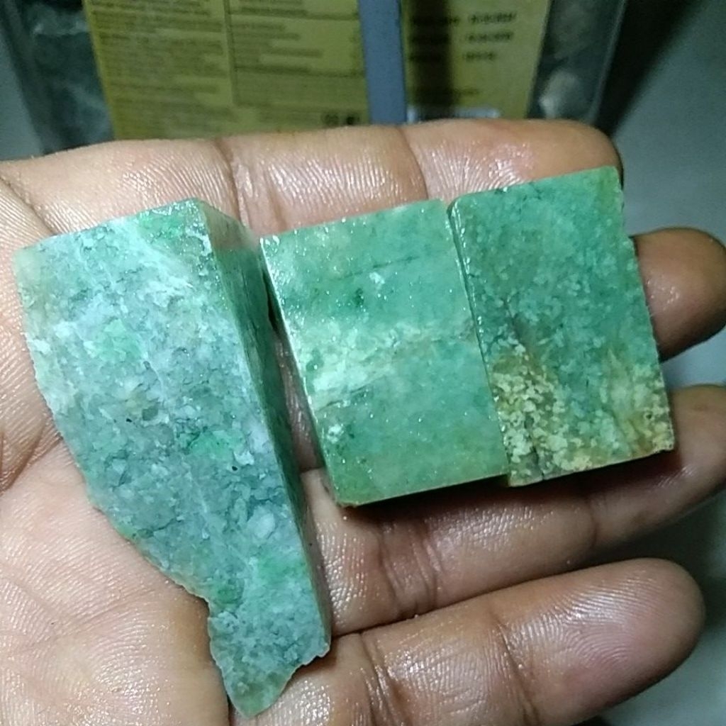 BATU IDOCRASE LUMUT KUMBANG JATI