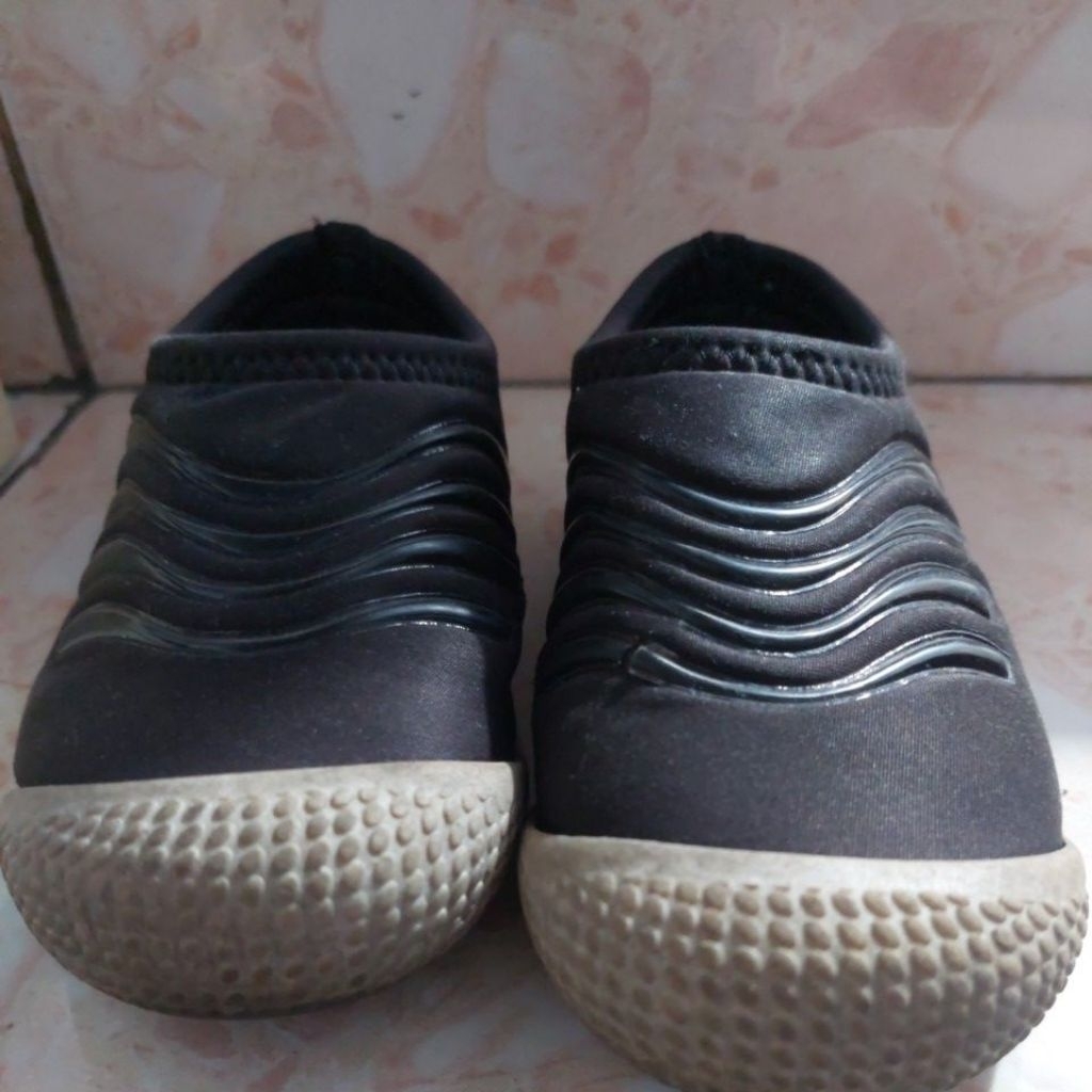 preloved sepatu anak hitam bubble gummers