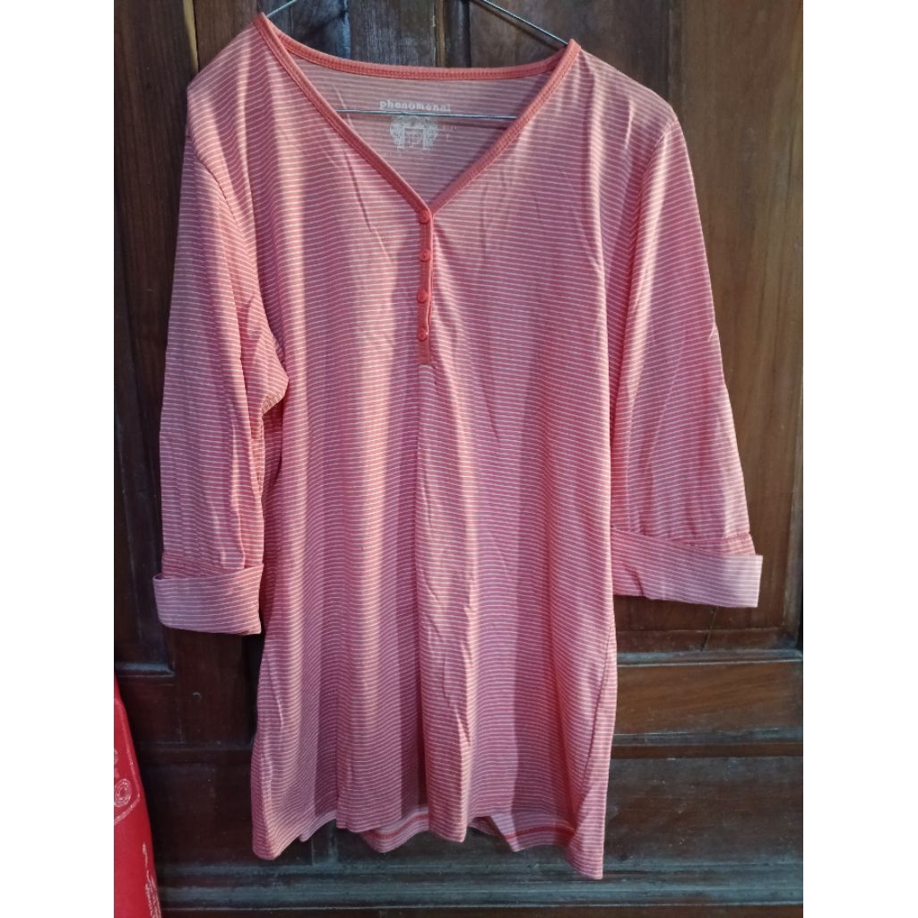 Preloved kaos phenomenal lengan 7/8