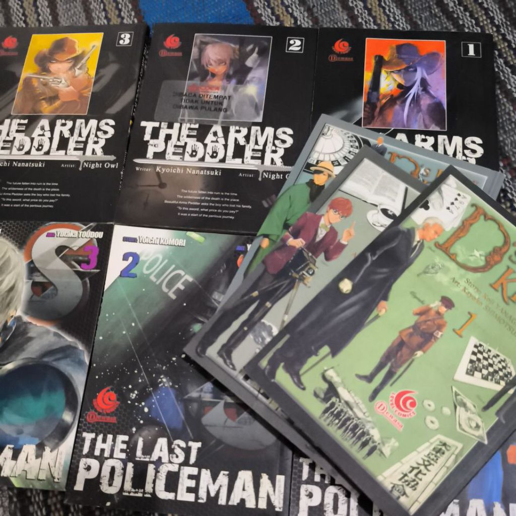 Seri komik bekas the arms peddler, the last policeman, d's devil king