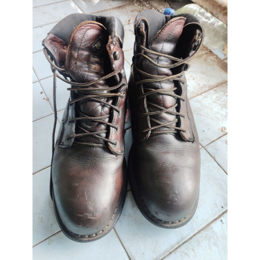 sepatu  boot bekas redwing madein usa size 43