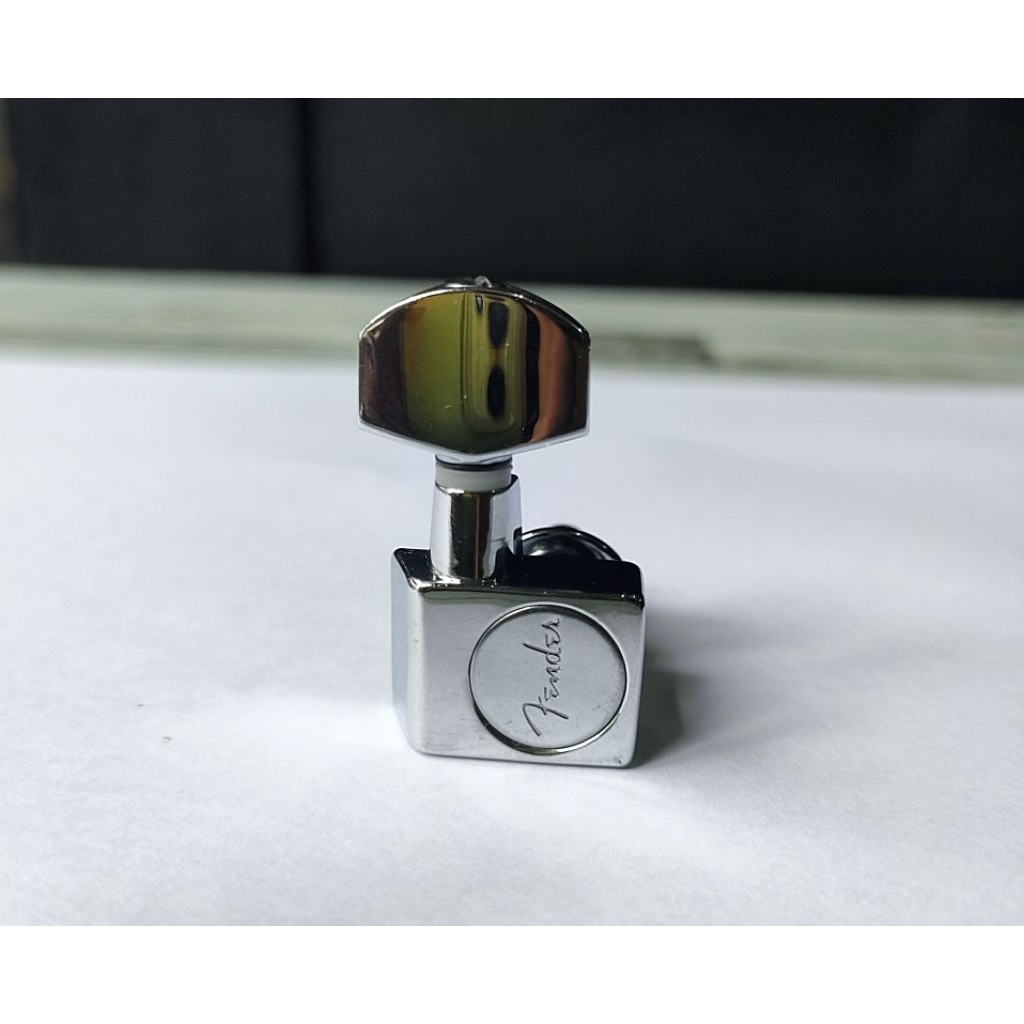 Dryer Gitar Fender Standard Series Original Chrome