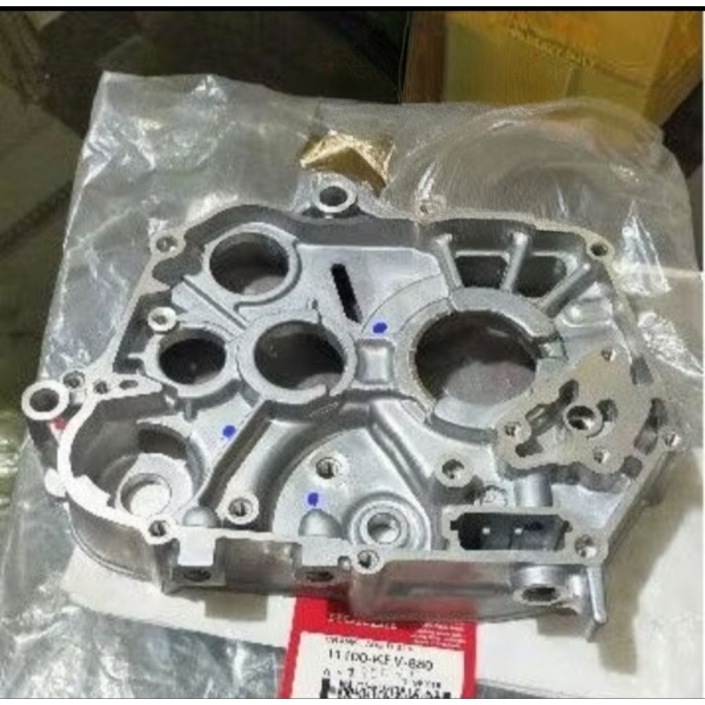 Crankcase comp R (SLV) untuk motor Astrea grand Supra Suprafit old Legenda & Win number part 11100KE
