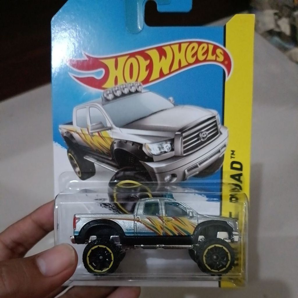 hot wheels hotwheels hw off-road jip Jeep truck 10 Toyota tundra warna silver