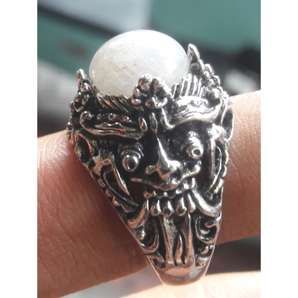 natural white safir Birma