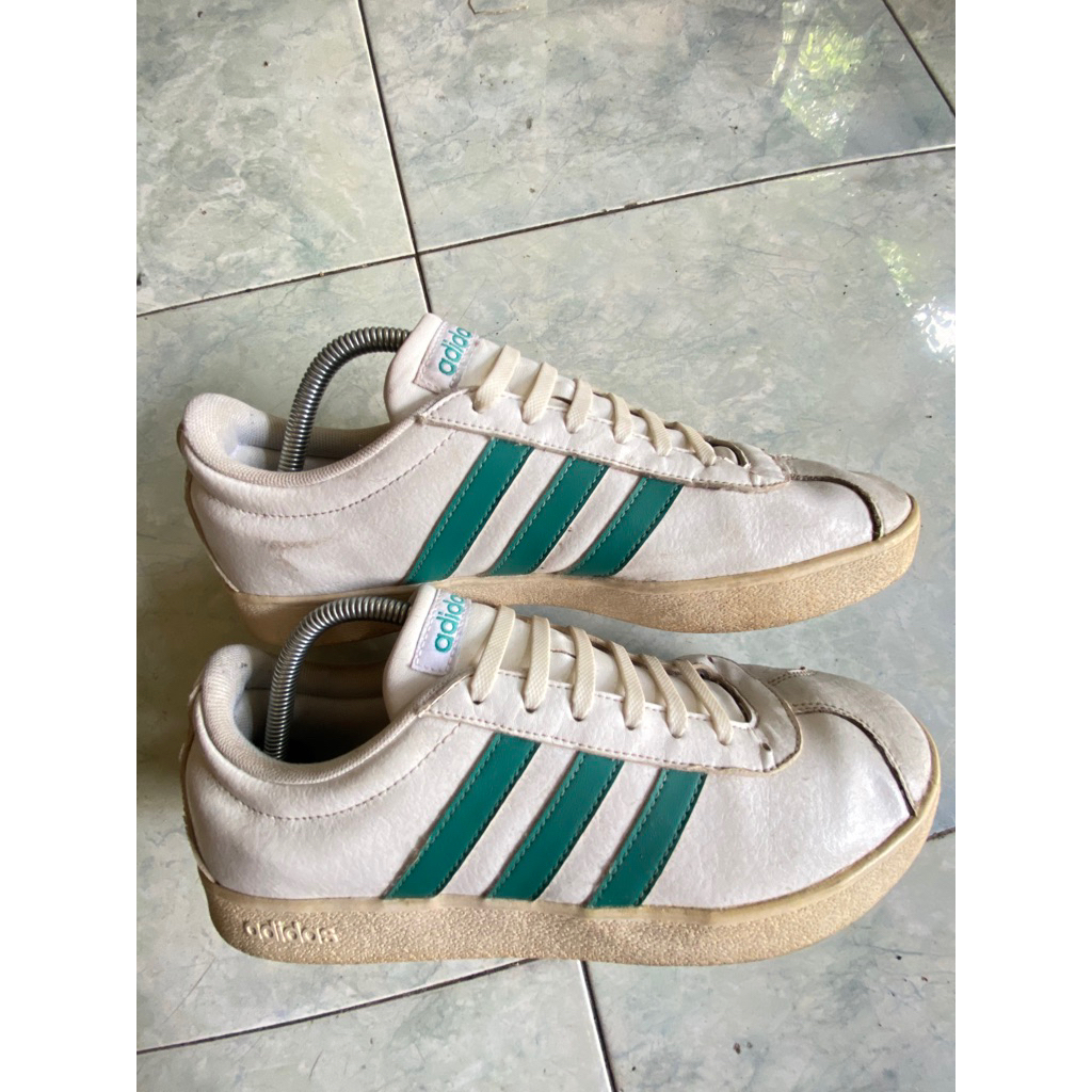 Preloved Sepatu Adidas ORIGINAL Size 43,5