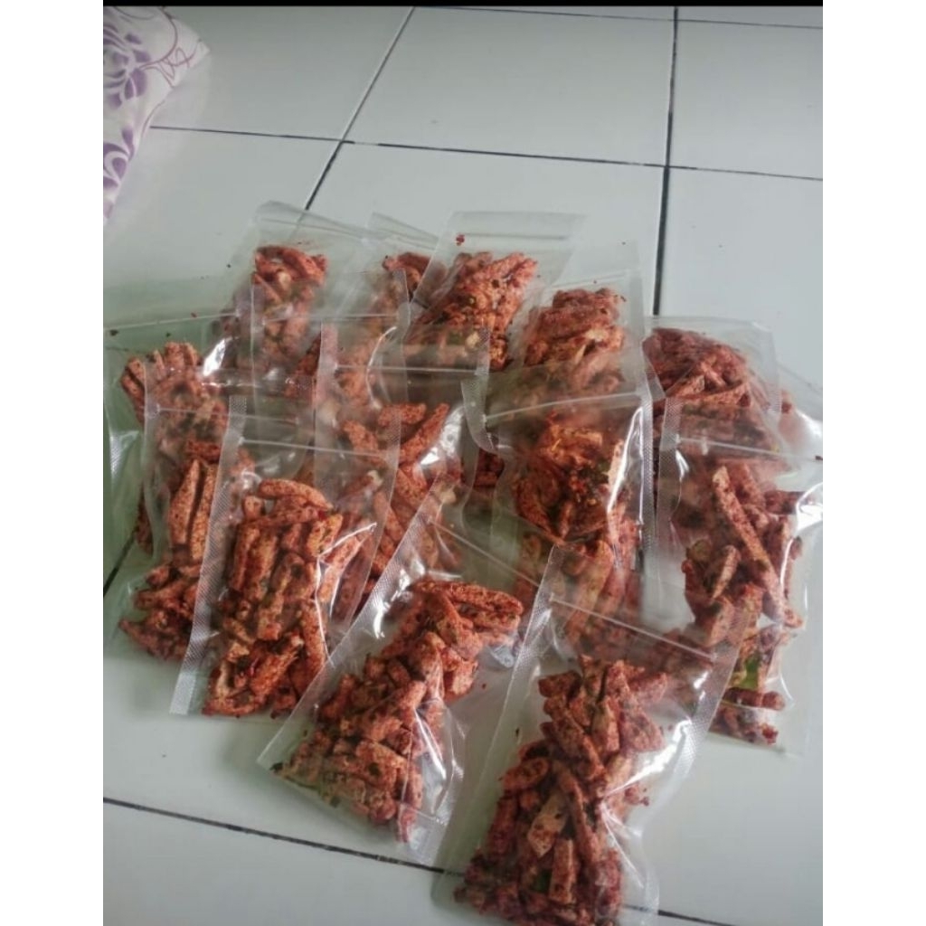 Cemilan Kulit Ayam Krispy Pedas Daun Jeruk, baso goreng, usus goreng, pangsit goreng ber variant ras