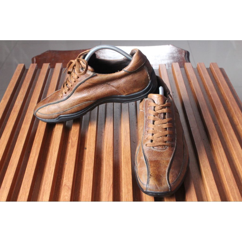 sepatu sneakers formal  kulit" Colehaan" upper kulitbasli outsole kokoh. size US 11 M no 44 insole 2
