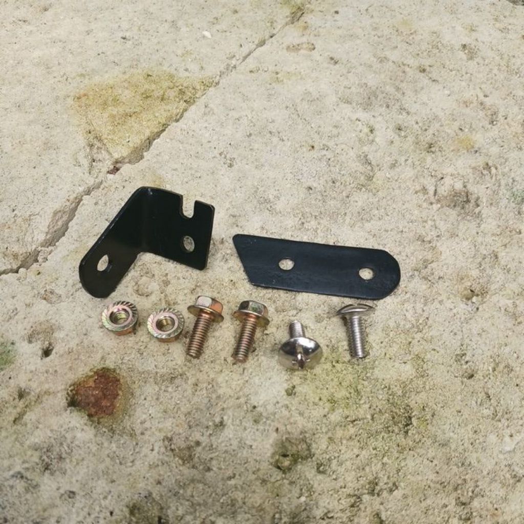 breket sayap suzuki Rc80 rc100 set baut dan mur