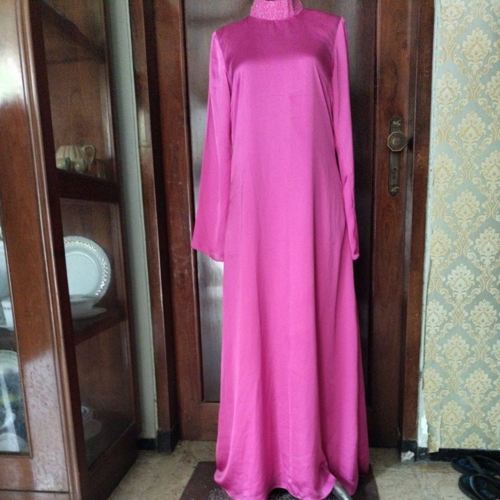 Pakaian Wanita Gamis Busana Muslimah Pink Fushia Silk Sutra