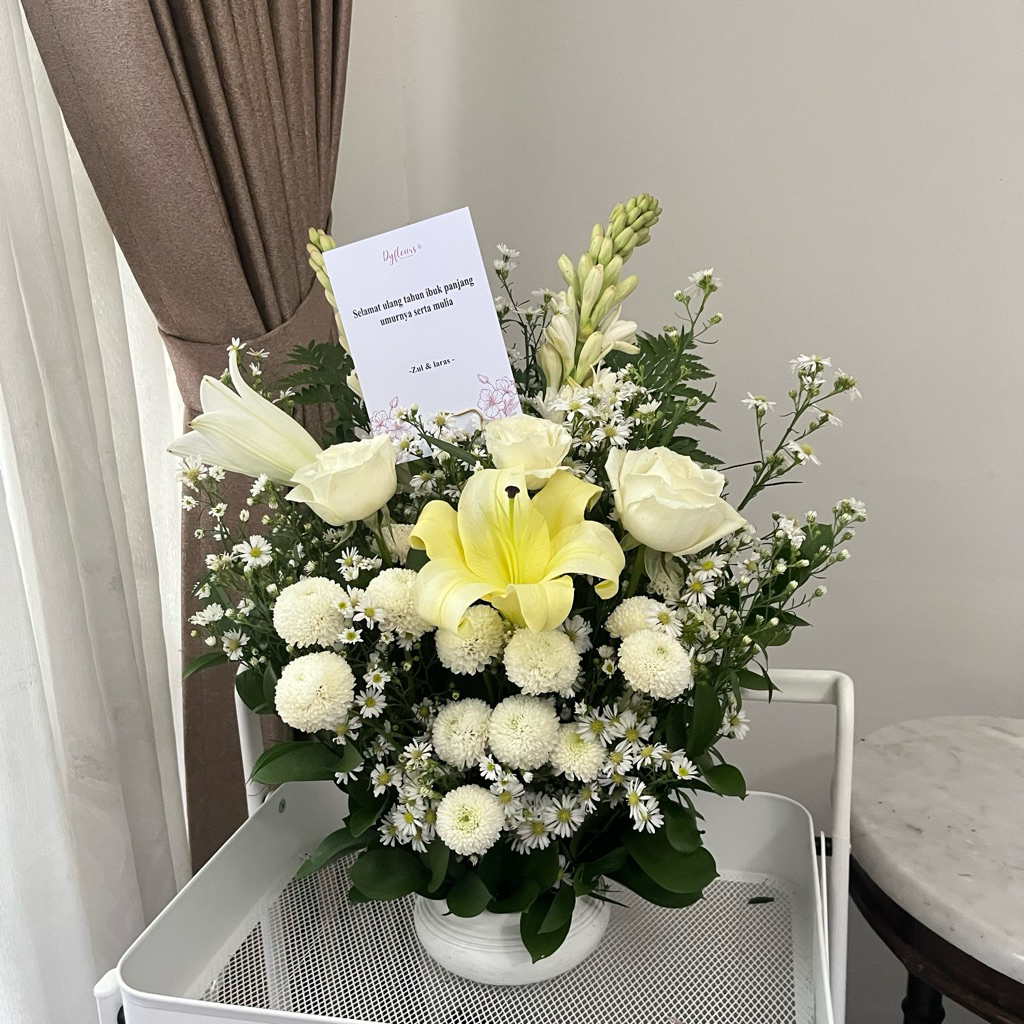 (Khusus Jogja) Bunga Vas Meja/ Bunga Meja Sedap Malam/ Bunga Segar Dekorasi/ Bunga Segar Hadiah