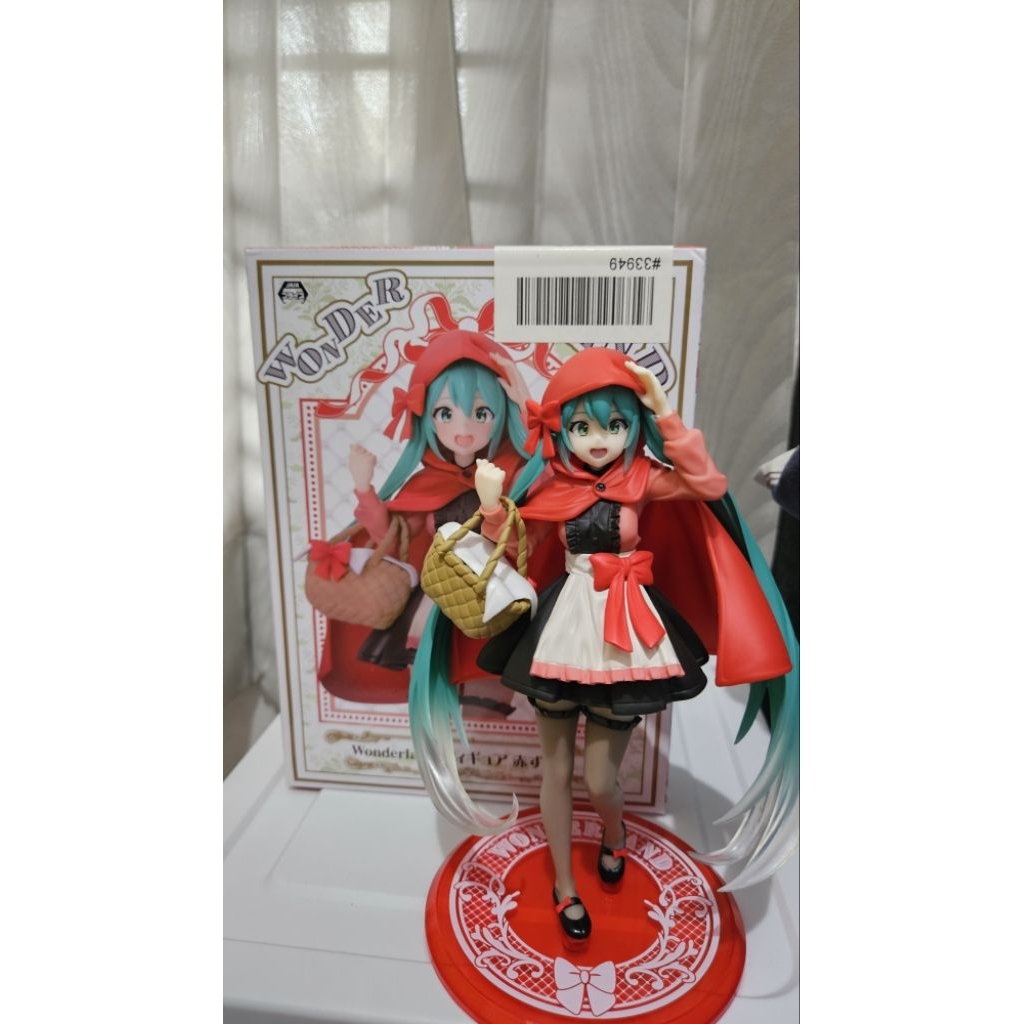 Taito Figure Hatsune Miku Wonderland Little riding Hood preloved