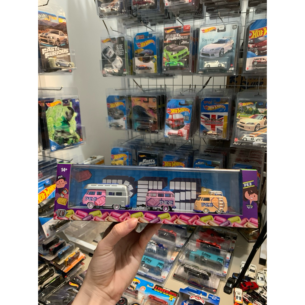 M2 Machines 1959 VW Double Cab Truck USA Model & 1960 VW Delivery Van and Trailer PEZ