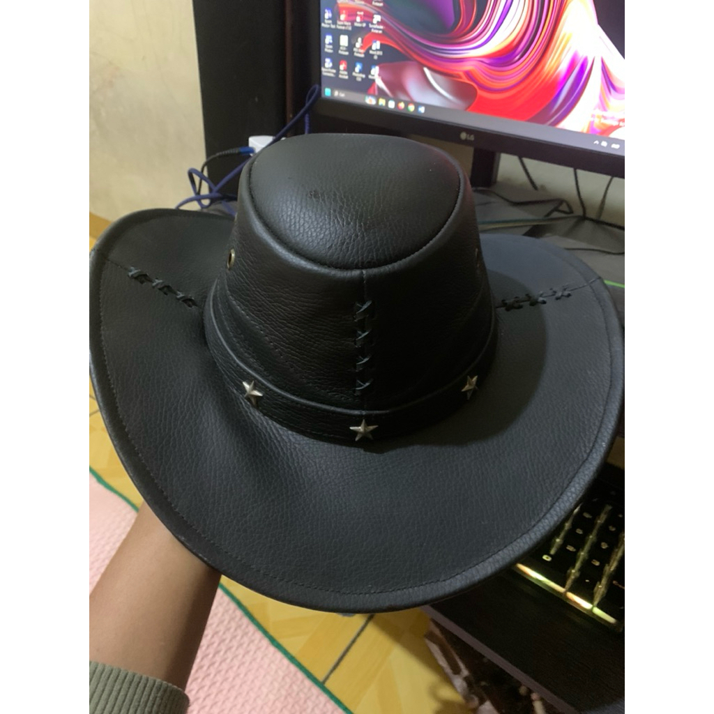 topi koboy kulit asli