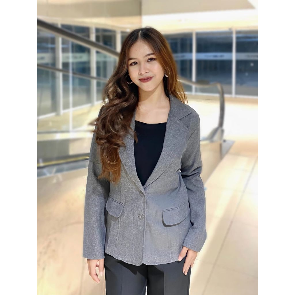 Blazer Wanita Elegan Desain Modern Lengan Panjang