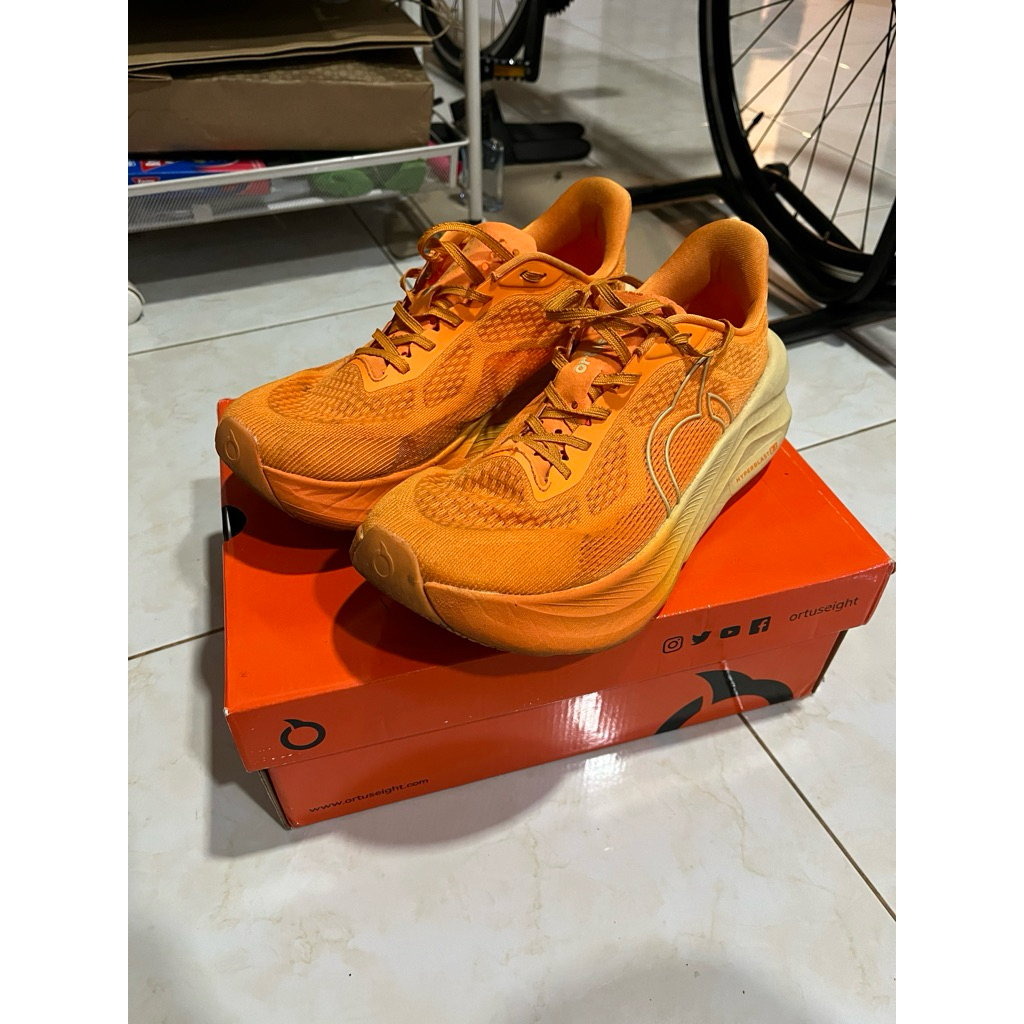 Preloved Running Shoes Ortuseight Hyperblast 2.1 Size 44 Warna Sand Ortrange