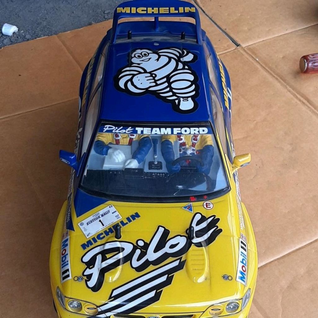 RC TAMIYA MICHELIN PILOT FORD ESCORT RS (KIT NUMBER 58125)