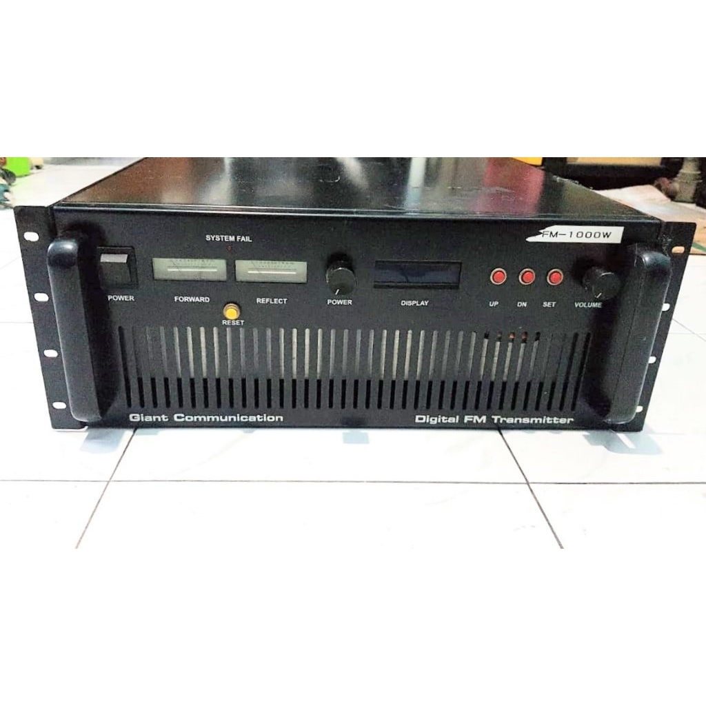 PEMANCAR FM GIANT COMMUNICATION 87-108 MHZ 1000 WATT
