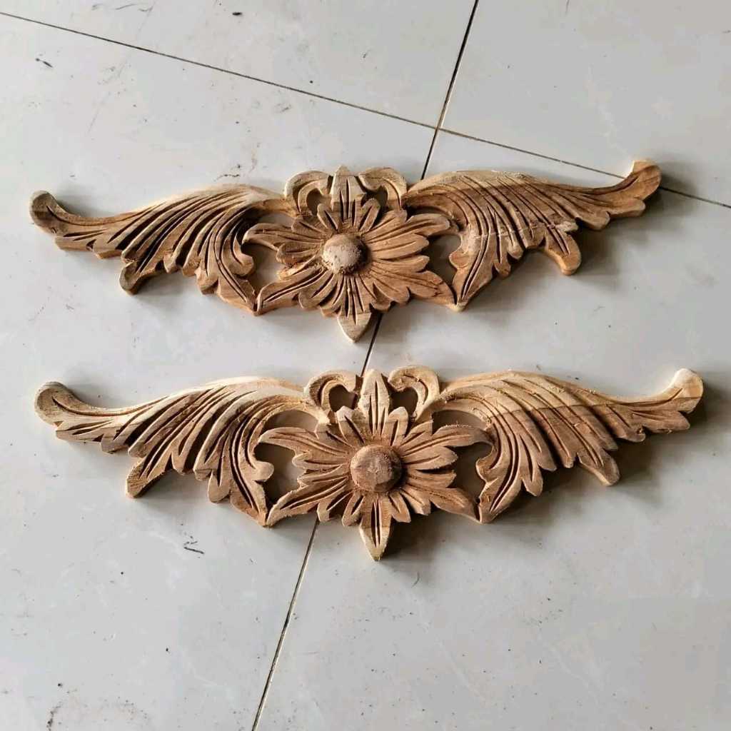 Hiasan Dinding Ukir Kayu Jati 1 Set – Ornamen Ukiran Tempel Dekorasi Rumah Klasik 40×13 cm