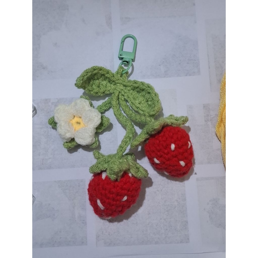 Strawberry Keychain Gantungan Kunci Tas Rajut Lucu Stroberi Cantik Souvenir