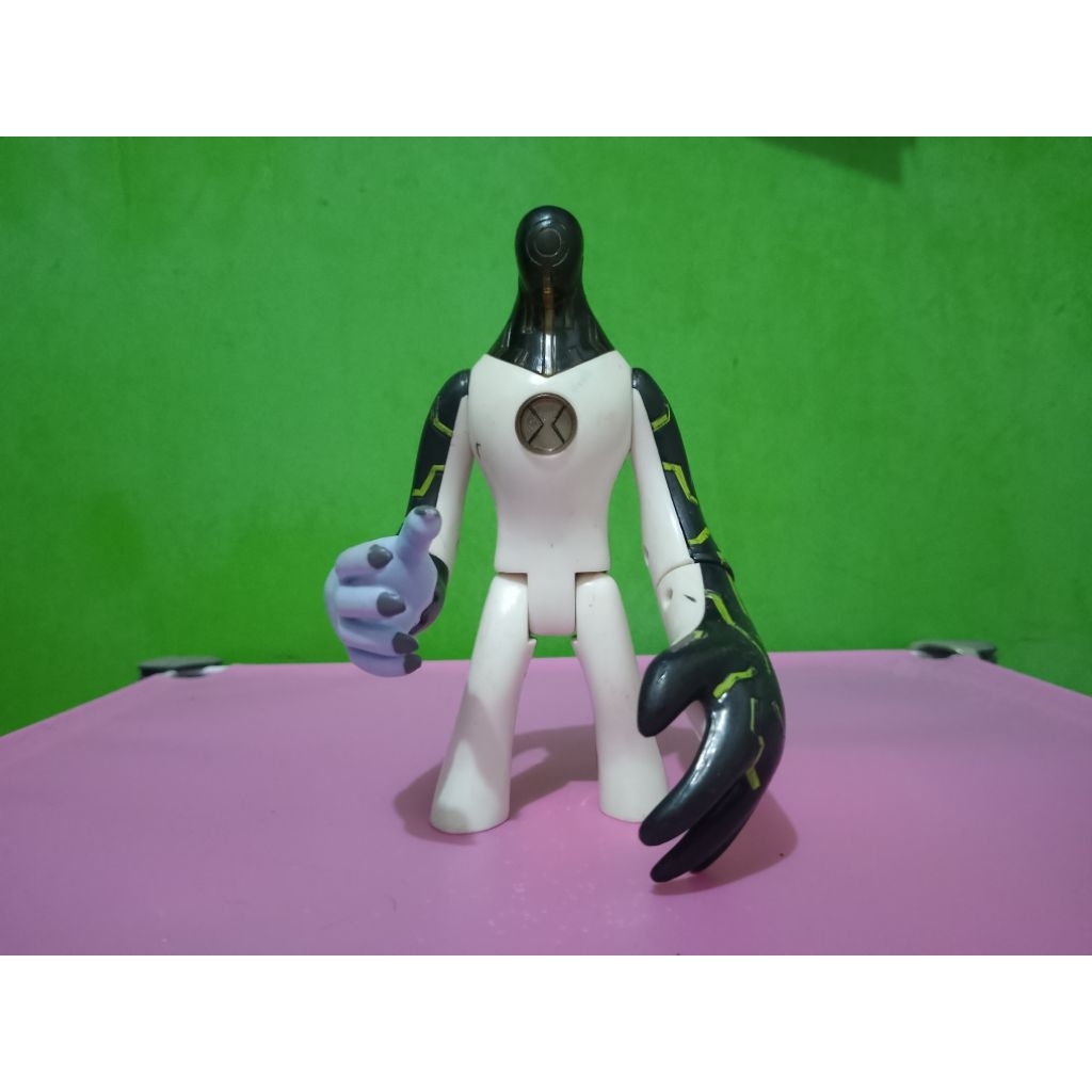 Figure BEN 10 ULTIMATE ALIEN - UPGRADE - CN Bandai Murah Retro Vintage Rare Koleksi Mainan Anak Anak
