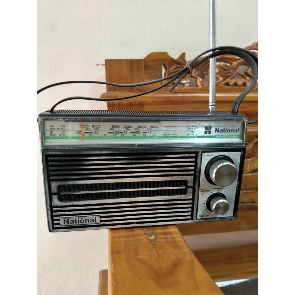 Radio National RF 5250, radio jadul MW dan SW.