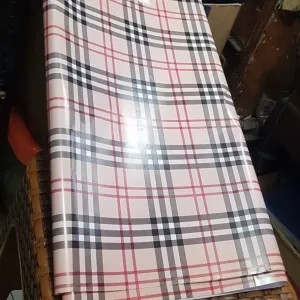 Kertas Kado motif kotak