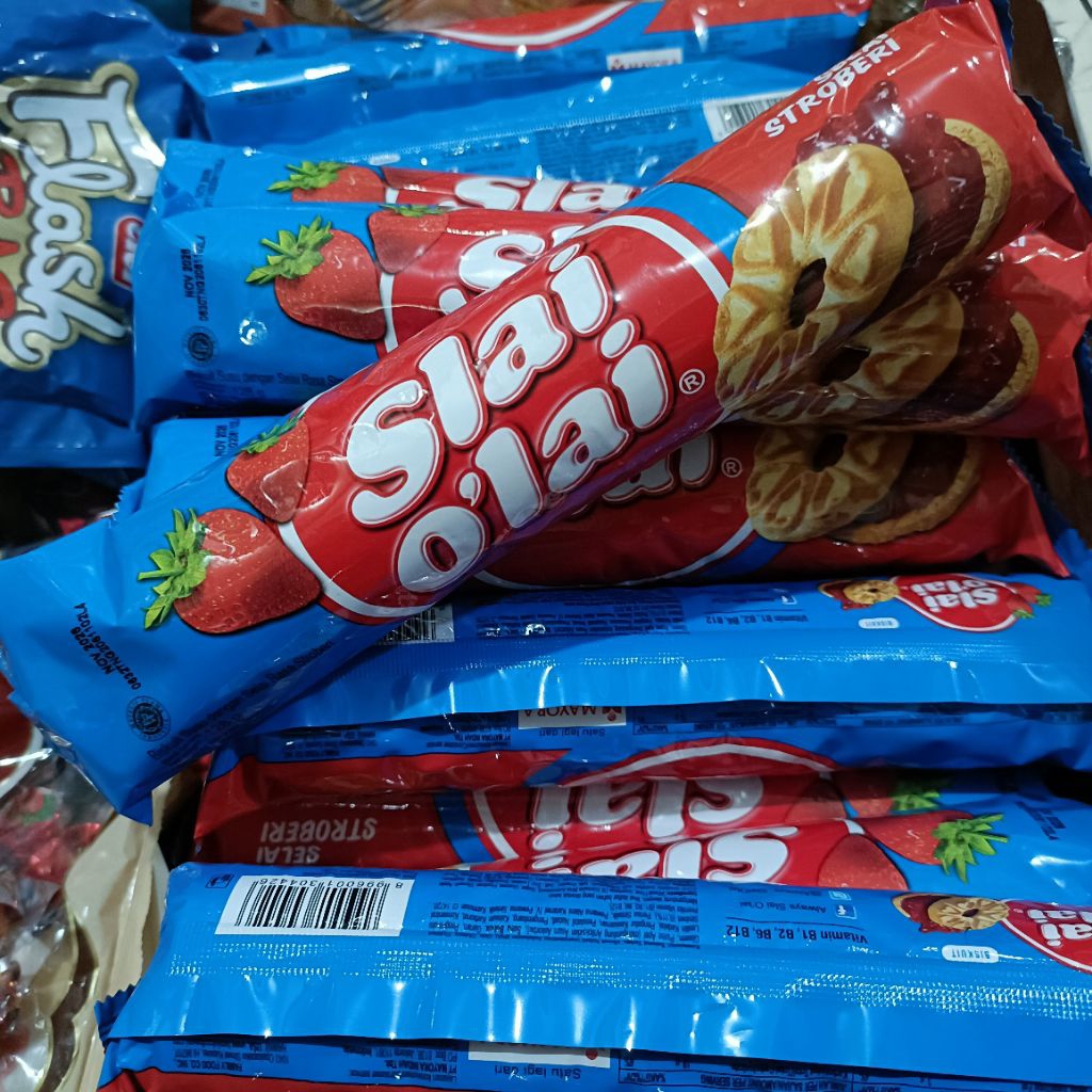 Roma slai olai roll 128g - slai olai mayora - biskuit slai olai.