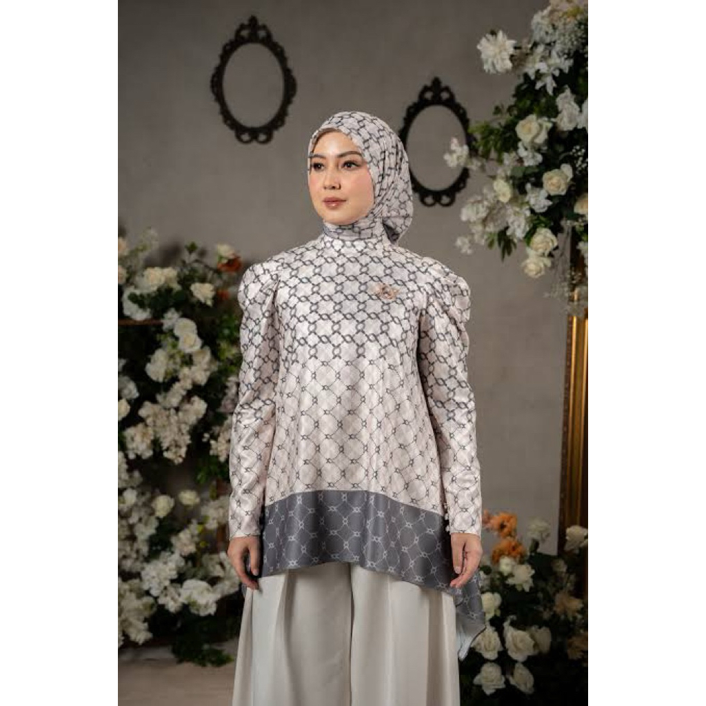 NEW WEARING KLAMBY MONOGRAM CALYA BLOUSE SIZE M