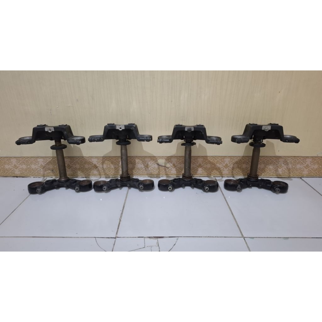 SEGITIGA SHOCK USD Xabre MT15 XSR  Atas Bawah