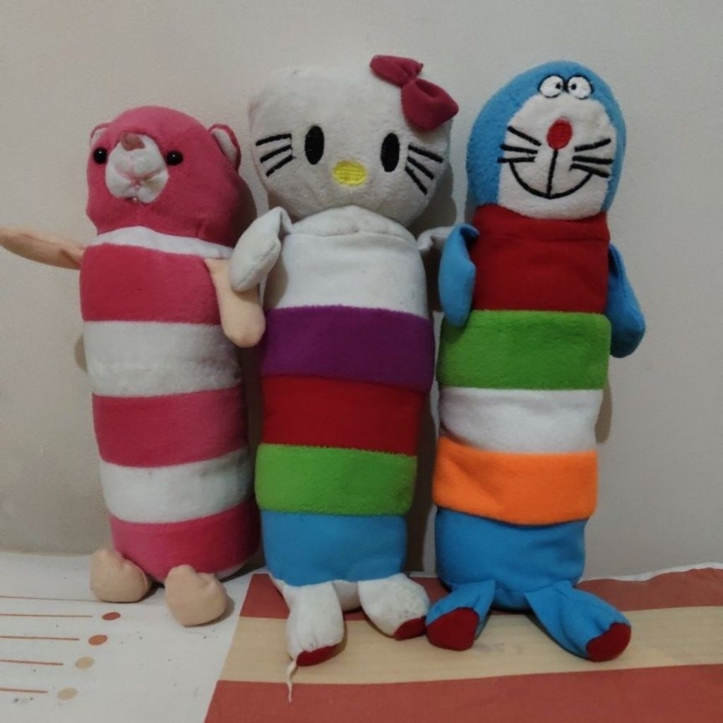 Boneka guling dijual 1 set 20k preloved