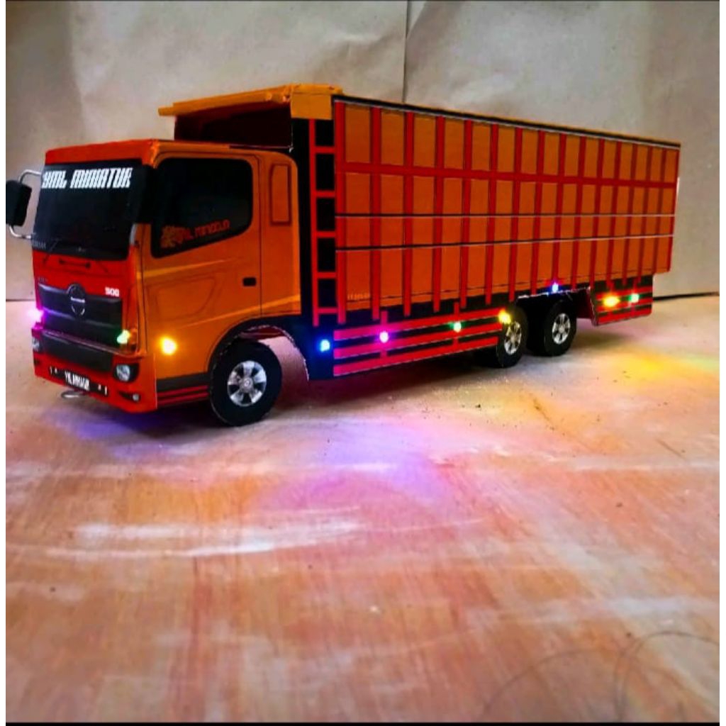 miniatur truk tronton hino full lampu