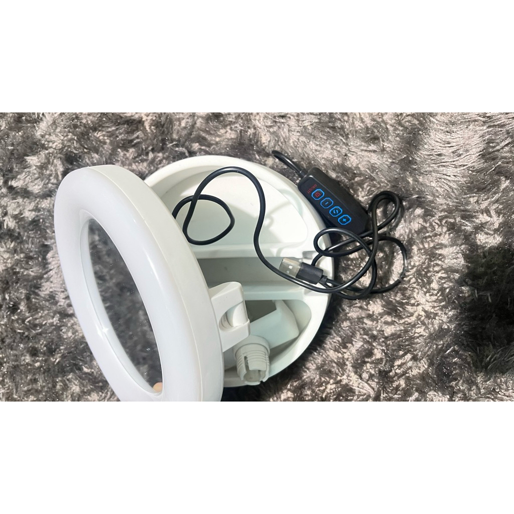 Preloved tripod cermin