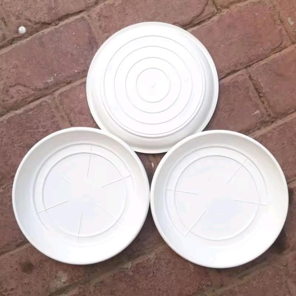 Tatakan pot bunga / Tataan pot bunga/ Tataan pot putih dan hitam