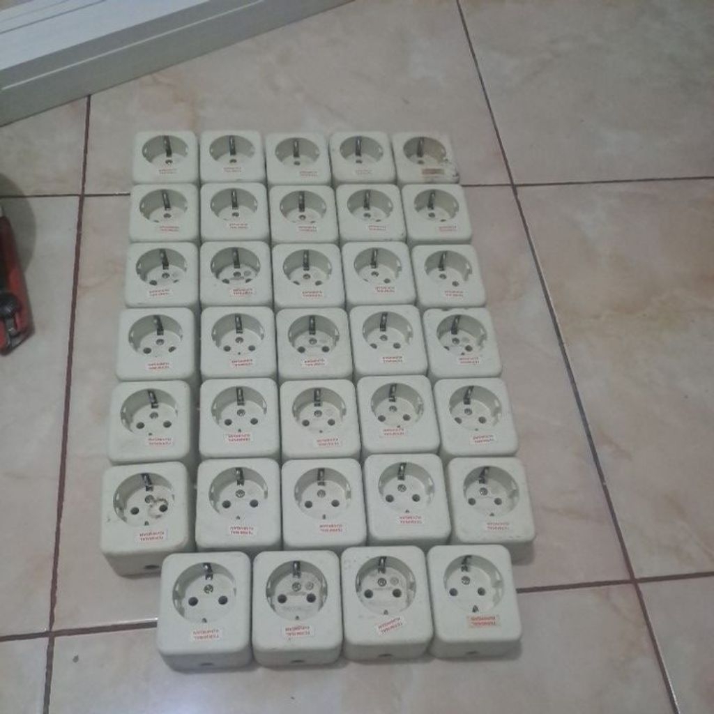 terminal listrik uticon satu lubang