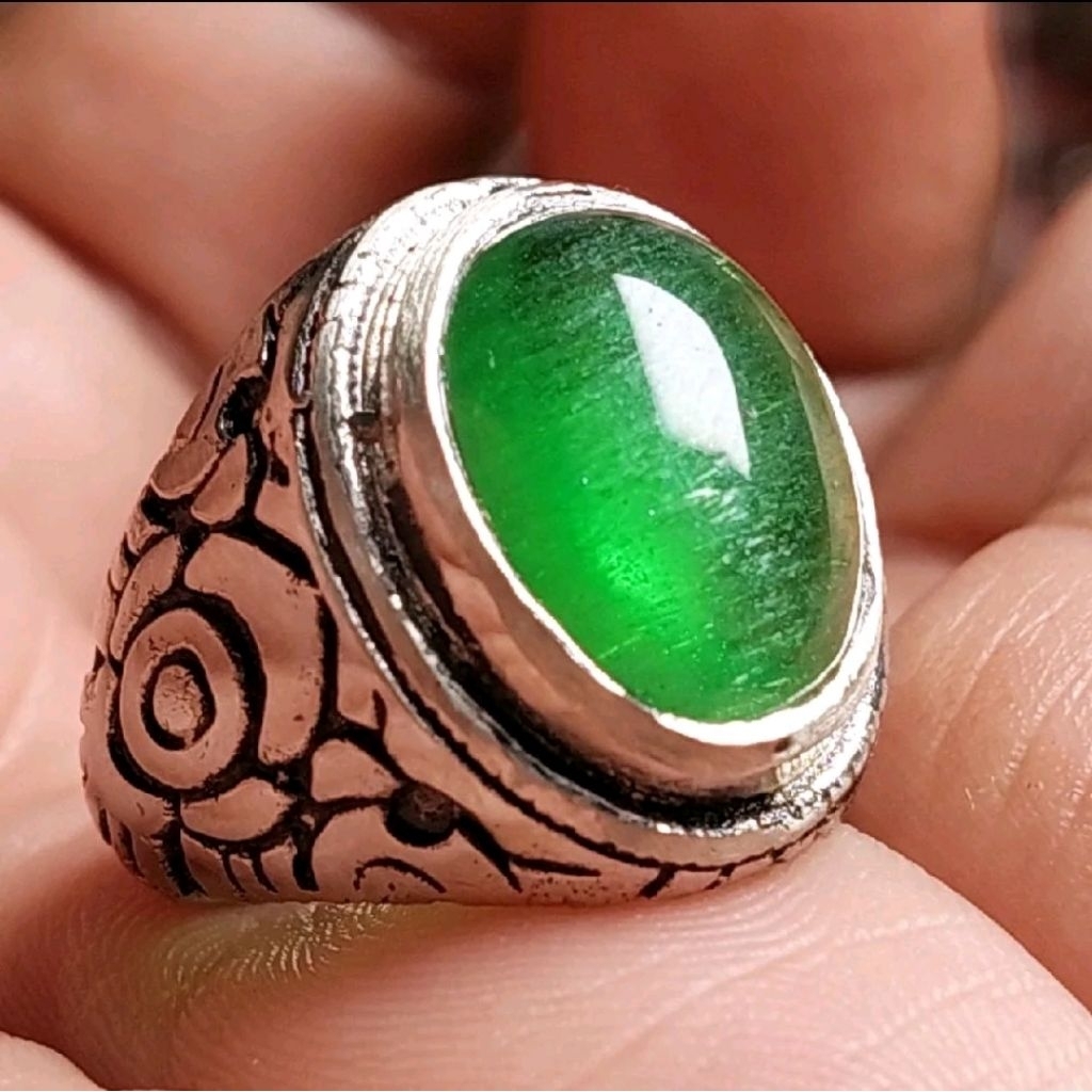 BATU ZAMBRUD KALIMANTAN +Dimensi batu 14mm 16mm, acak. Batu asli yang melalui proses pabrik