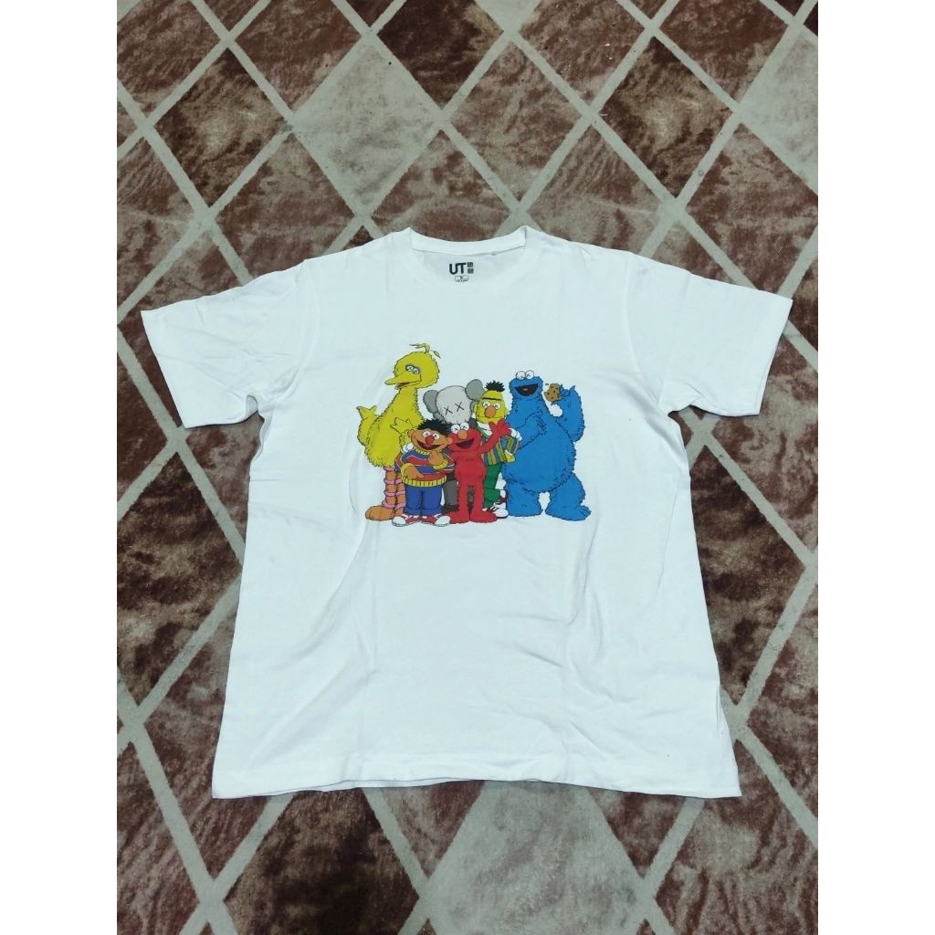 uniqlo kaws x sesame street