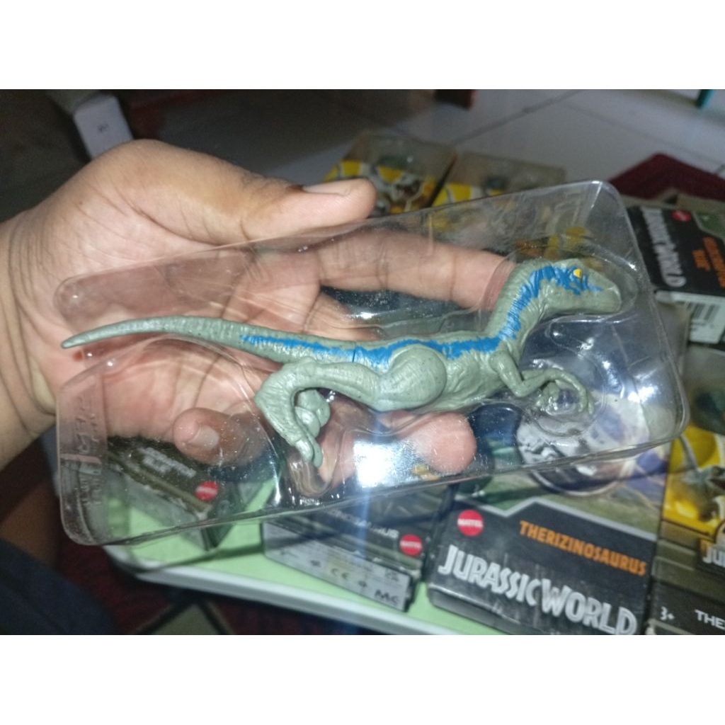 MATTEL. JURASSIC WORLD. MINI FIGURE. VELOCIRAPTOR 'BLUE'